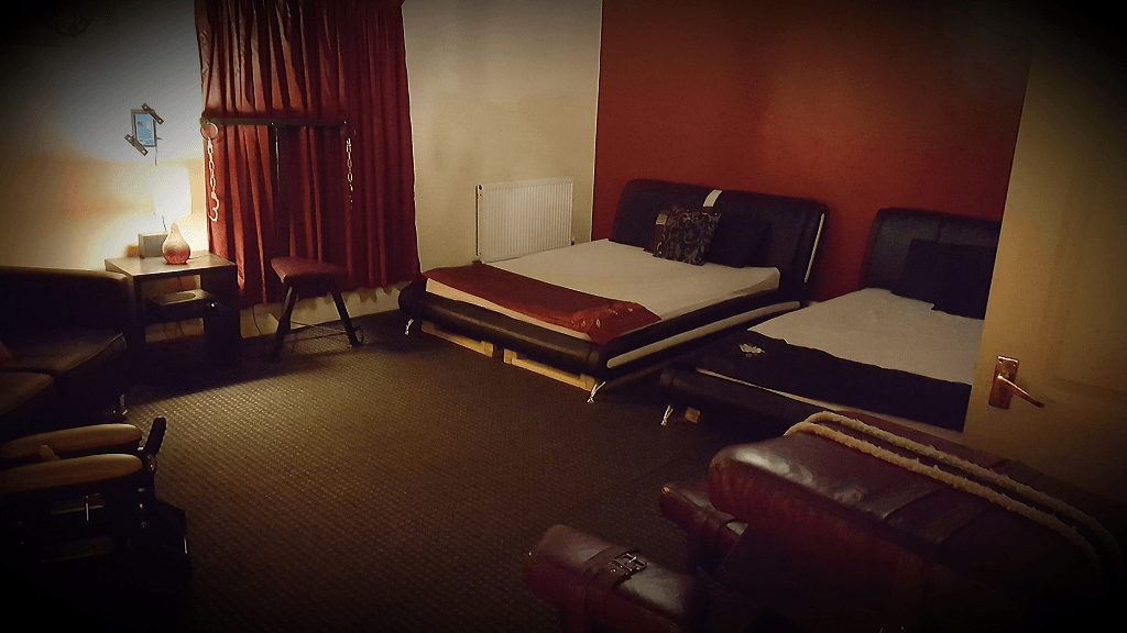 Town House - For Brife Encounters - Swinger Club in Birkenhead, United Kingdom