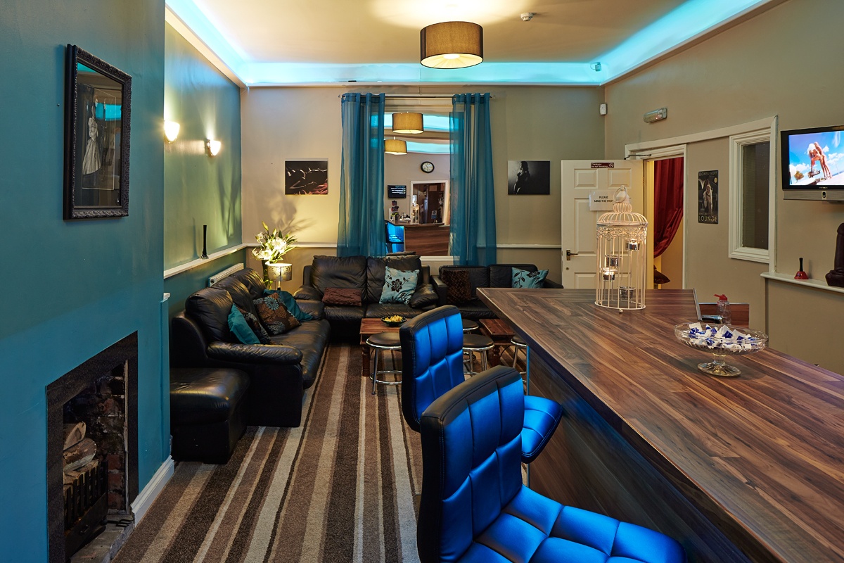Town House - For Brife Encounters - Swinger Club in Birkenhead, United Kingdom