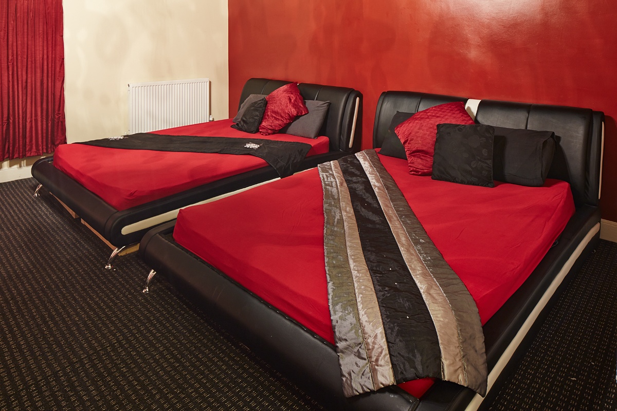 Town House - For Brife Encounters - Swinger Club in Birkenhead, United Kingdom