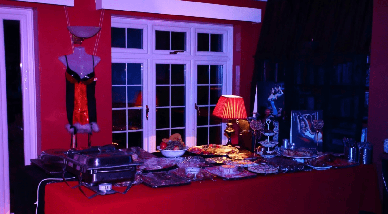 Radlett Adult Parties - Swinger Club in Borehamwood, United Kingdom