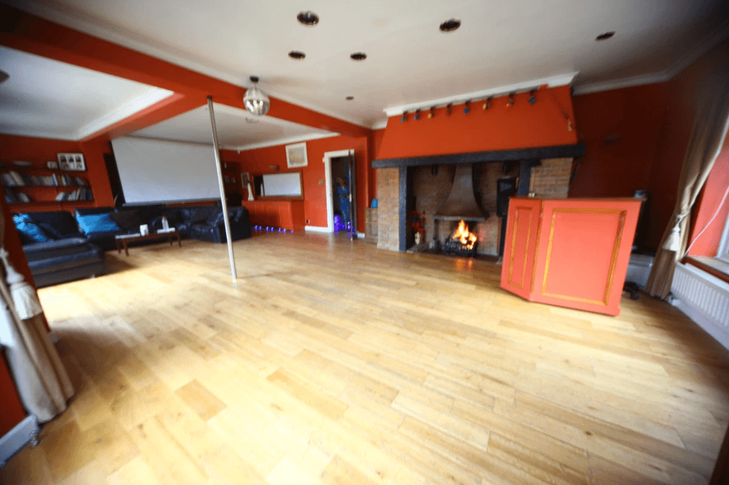 Radlett Adult Parties - Swinger Club in Borehamwood, United Kingdom
