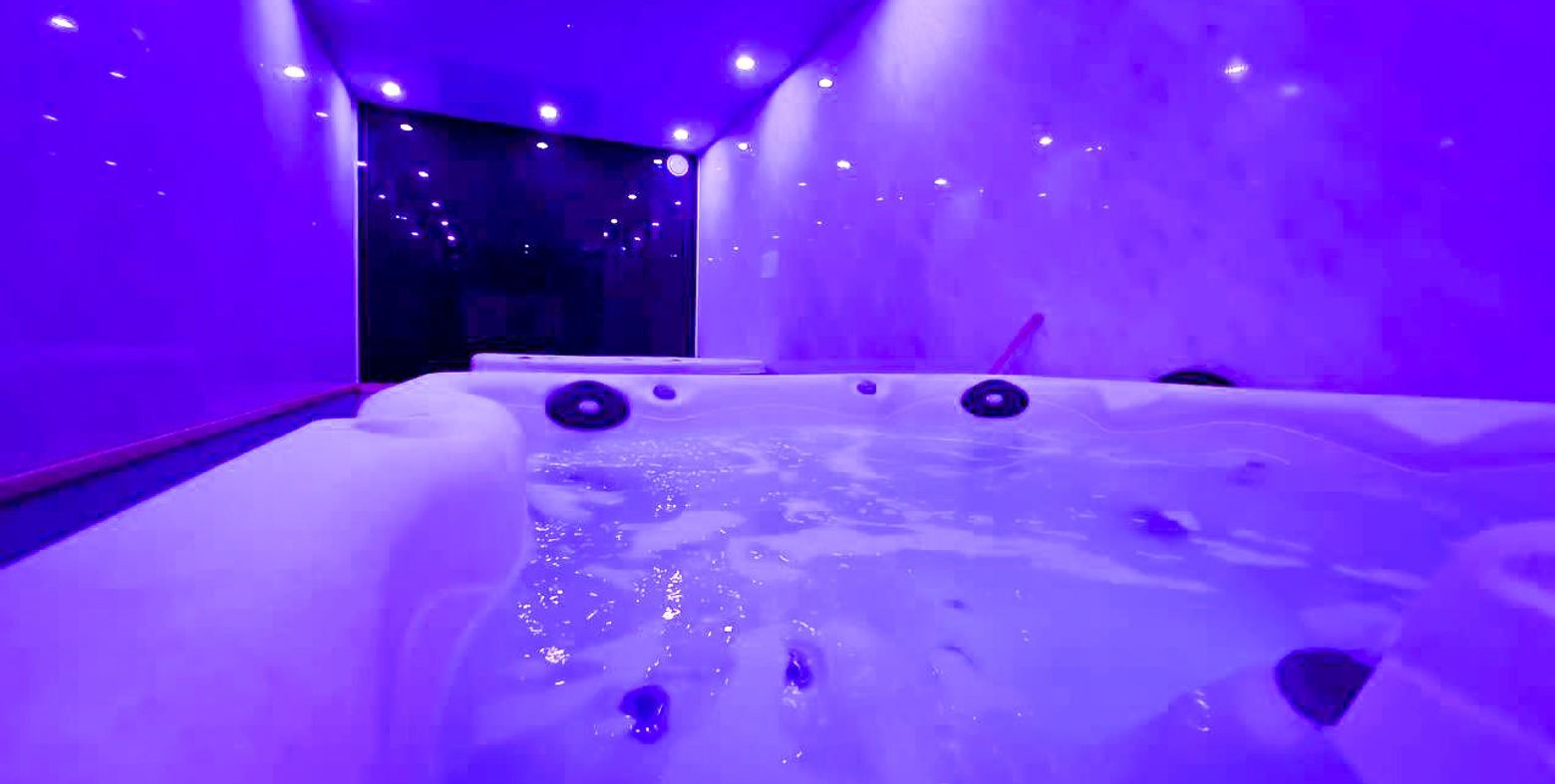 Penthouse Playrooms - Swinger Club in Dunstable, United Kingdom