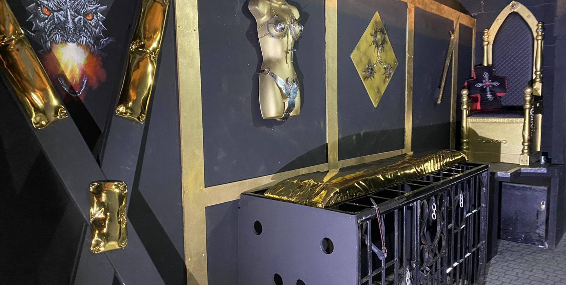 Penthouse Playrooms - Swinger Club in Dunstable, United Kingdom