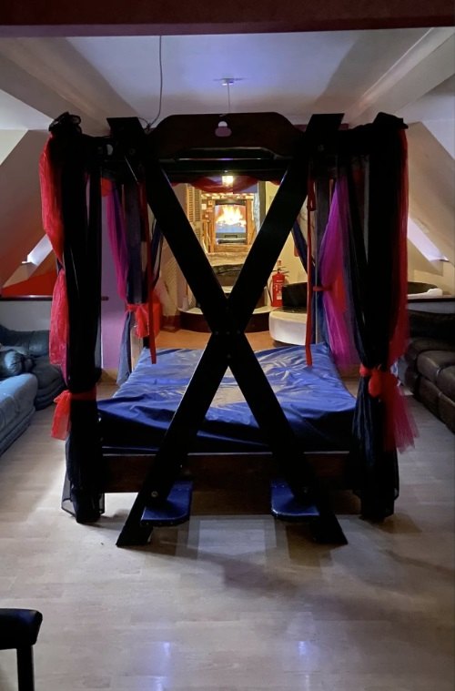 Yaydess The Ultimate Adult Experience - Swinger Club in England, United Kingdom
