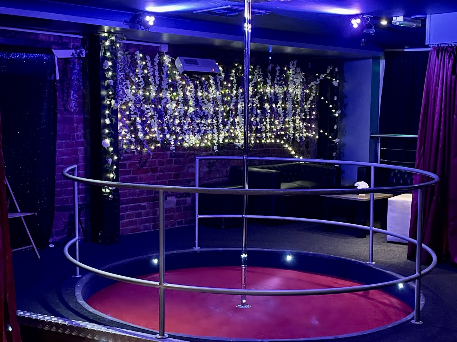 Ex4 - Nightclub in Exeter, United Kingdom