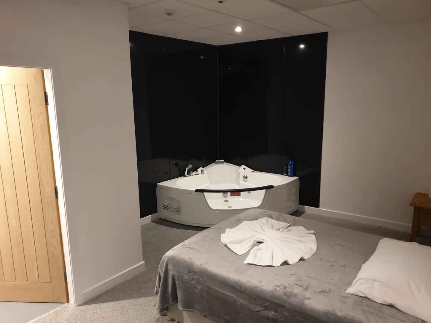Angels Massage Parlour - Leeds - Erotic Massage in Leeds, United Kingdom
