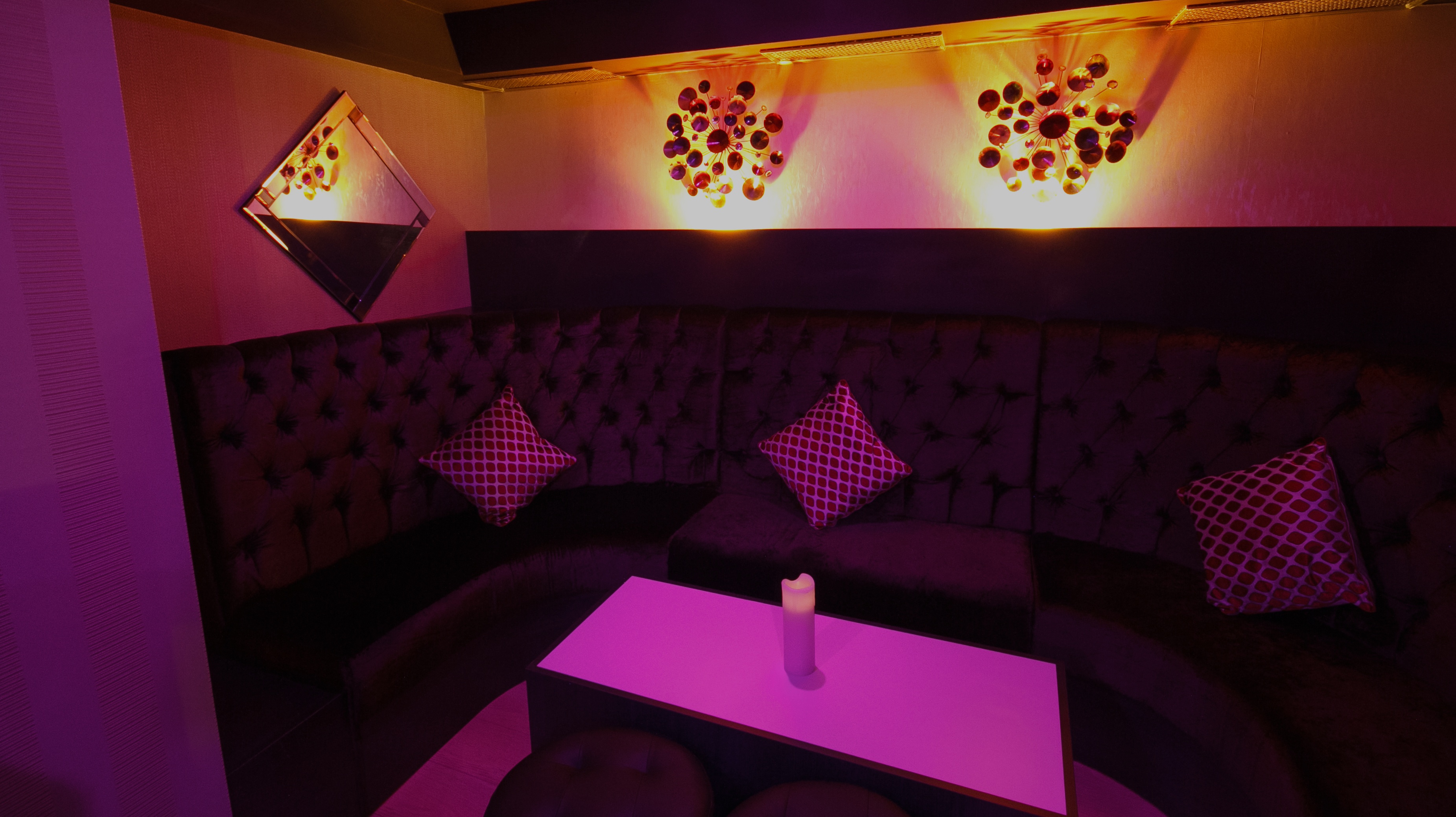 Charlie's Gentlemen's Club And Bar - Nightclub in London, United Kingdom