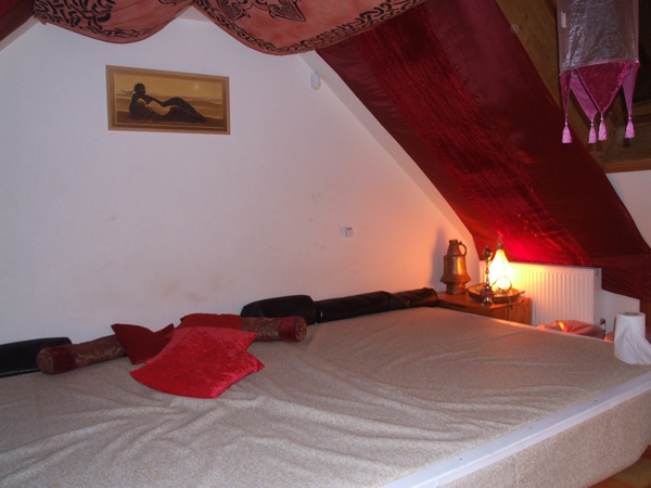 Pleasures In Kent - Swinger Club in Maidstone, United Kingdom