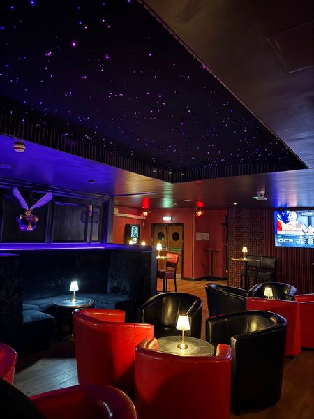 Diamonds & Strings Strip Club & Bar - Nightclub in Watford, United Kingdom