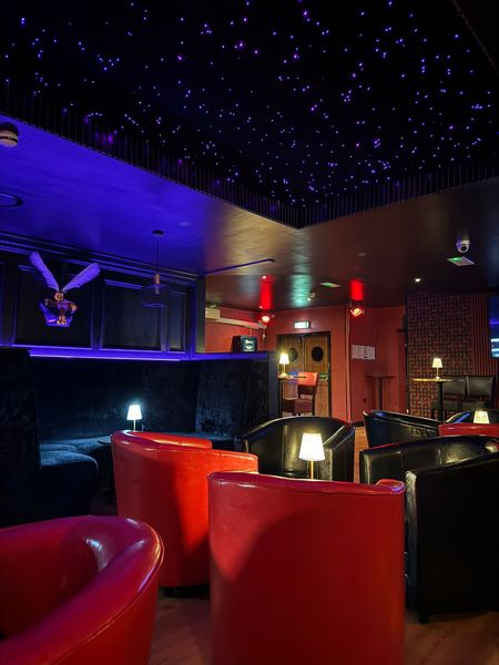 Diamonds & Strings Strip Club & Bar - Nightclub in Watford, United Kingdom