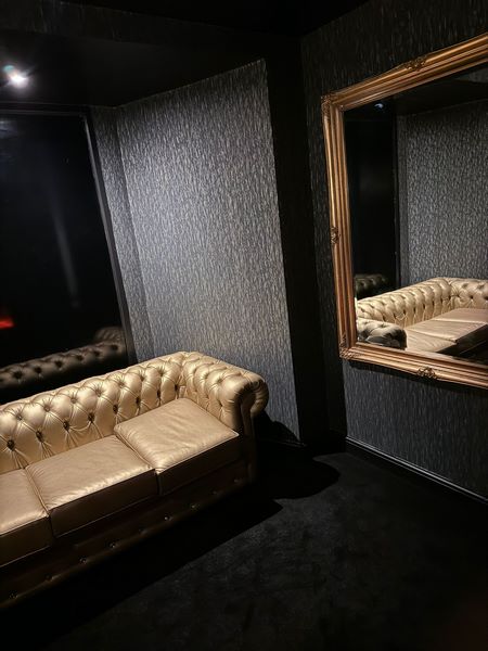 Diamonds & Strings Strip Club & Bar - Nightclub in Watford, United Kingdom