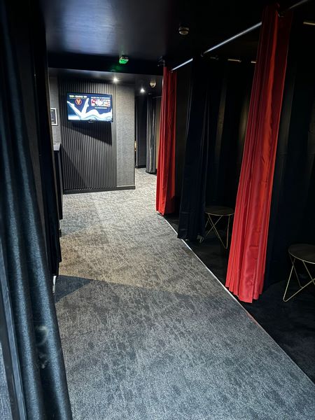 Diamonds & Strings Strip Club & Bar - Nightclub in Watford, United Kingdom