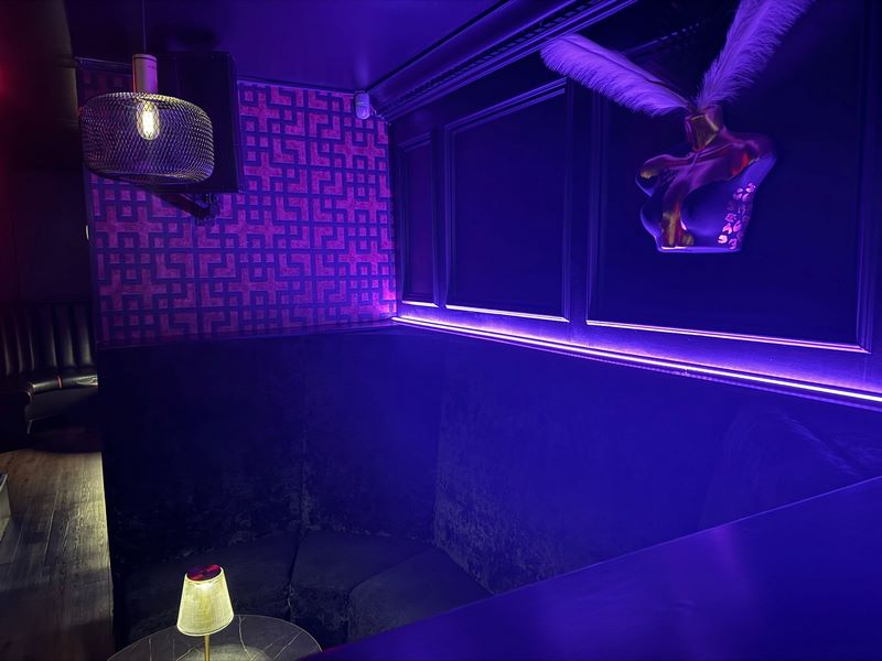 Diamonds & Strings Strip Club & Bar - Nightclub in Watford, United Kingdom