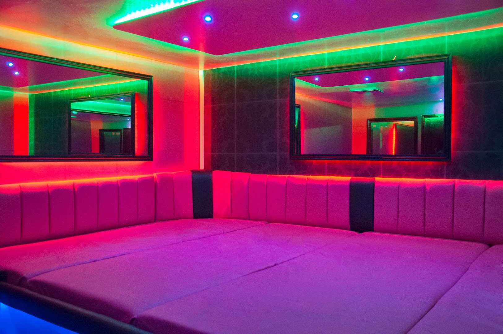 Chameleons Club - Swinger Club in Wednesbury, United Kingdom