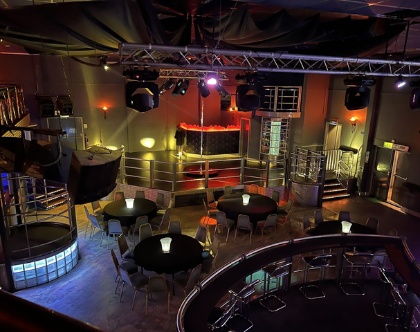 Sirens Gentlemans Club - Nightclub in Westbury, United Kingdom