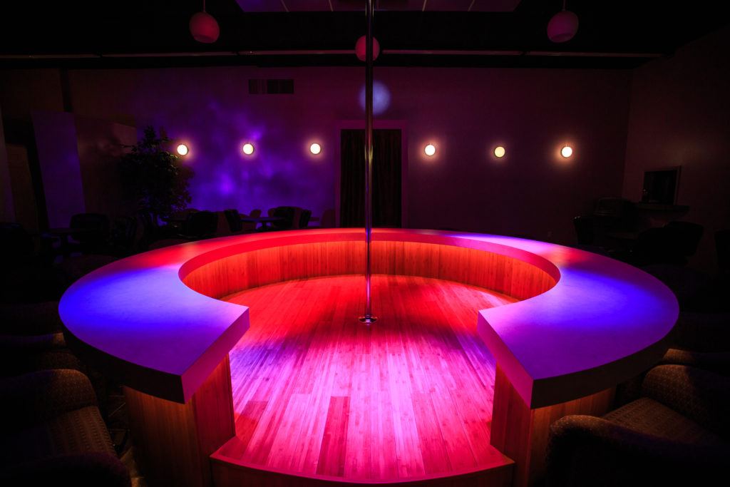 Pearls Cabaret - Nightclub in Atlantic Beach, United States