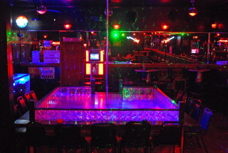 The Red Carpet Lounge - Nightclub in Brunswick, United States