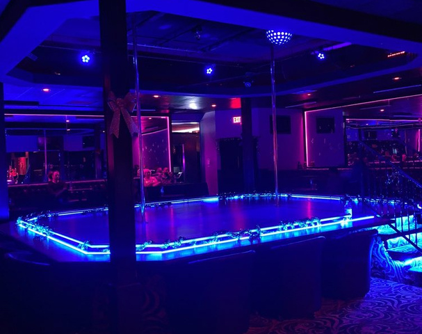 Paradise Gentlemen's Club - Nightclub in City Of Industry, United States