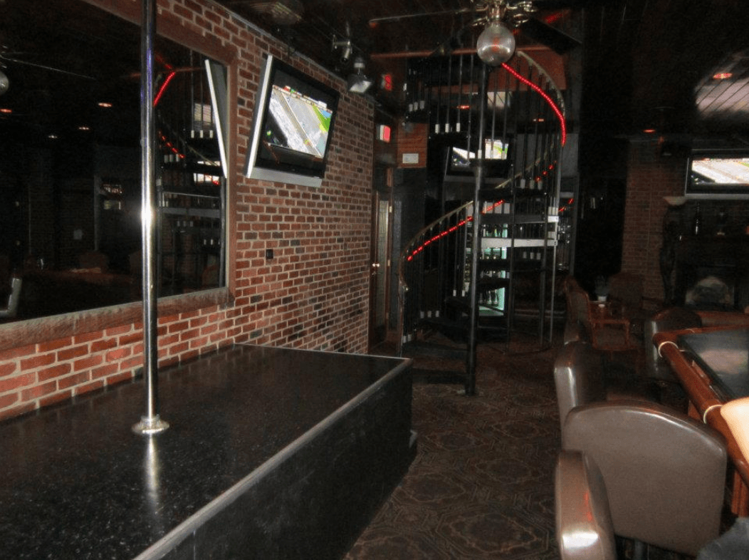 Sirens Gentlemen`s Club - Nightclub in Columbus, United States