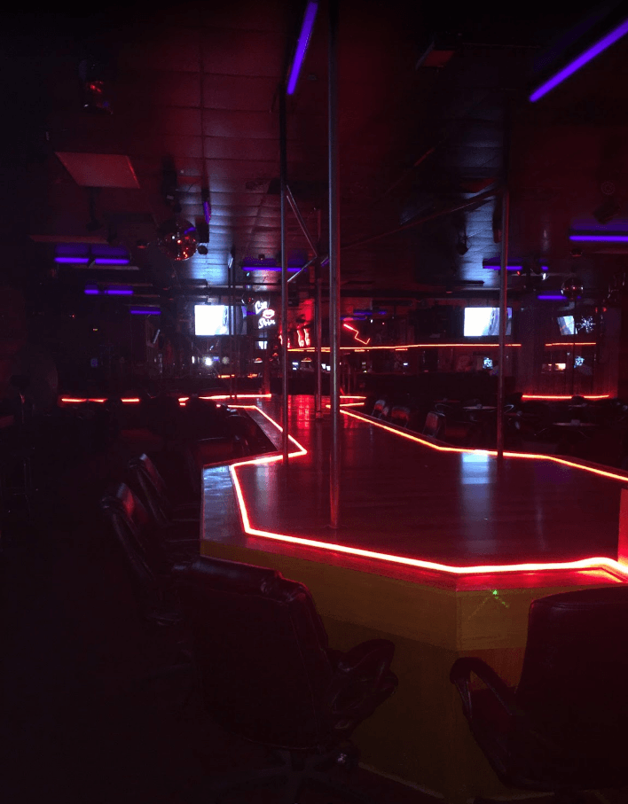 Lipstix - Nightclub in Council Bluffs, United States