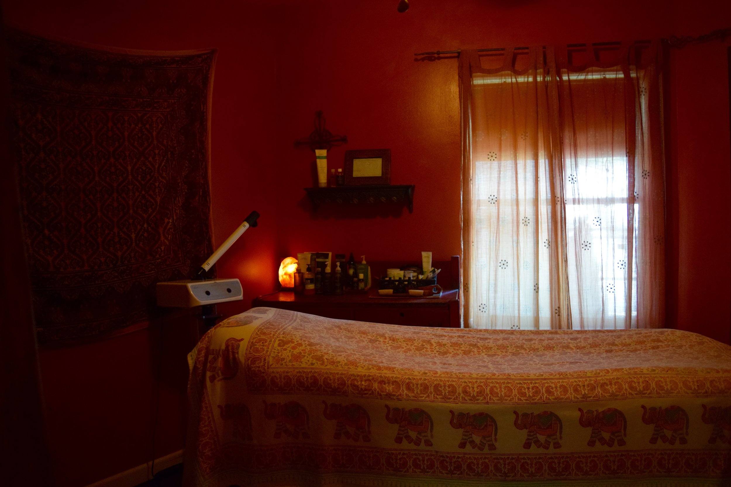Tantra Face & Body Aveda - Erotic Massage in Ferndale, United States
