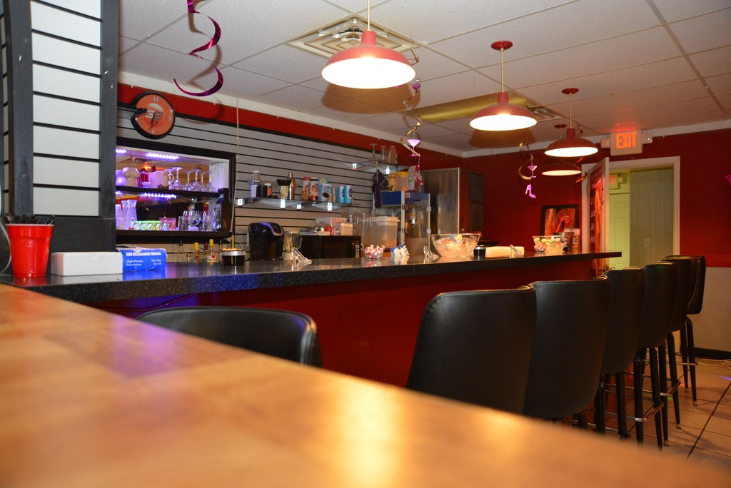 The Riverside Club - Swinger Club in Gallipolis Ferry, United States