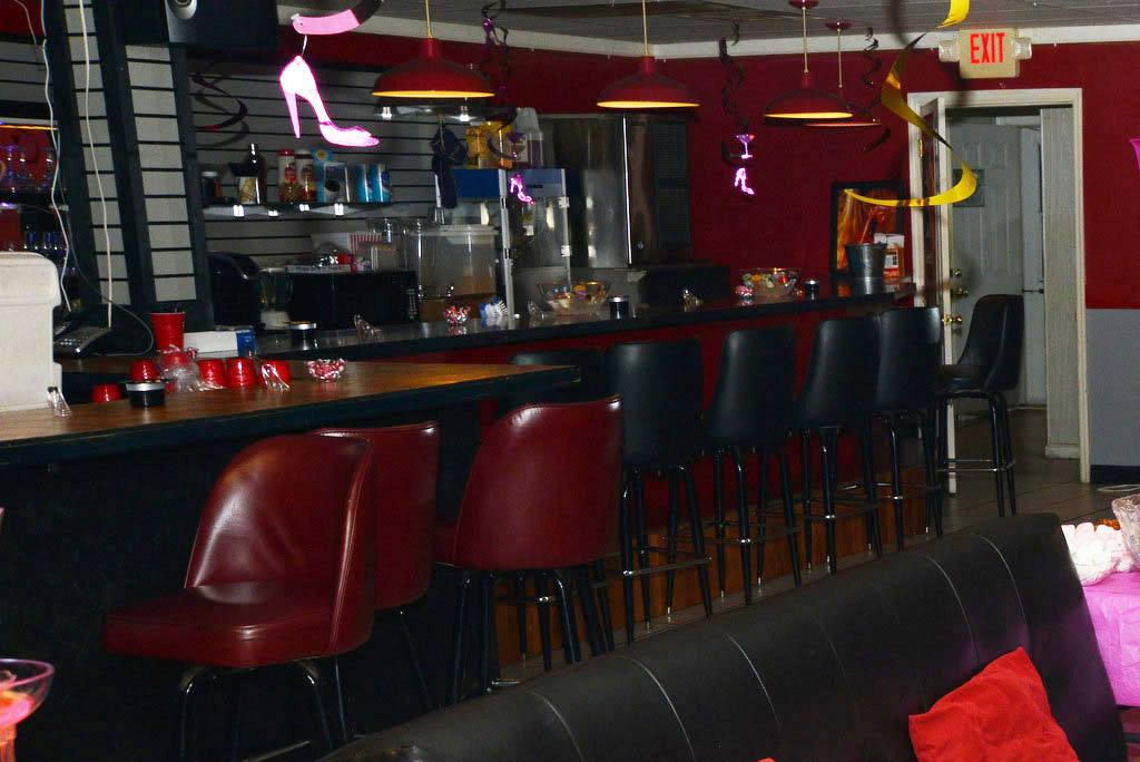 The Riverside Club - Swinger Club in Gallipolis Ferry, United States