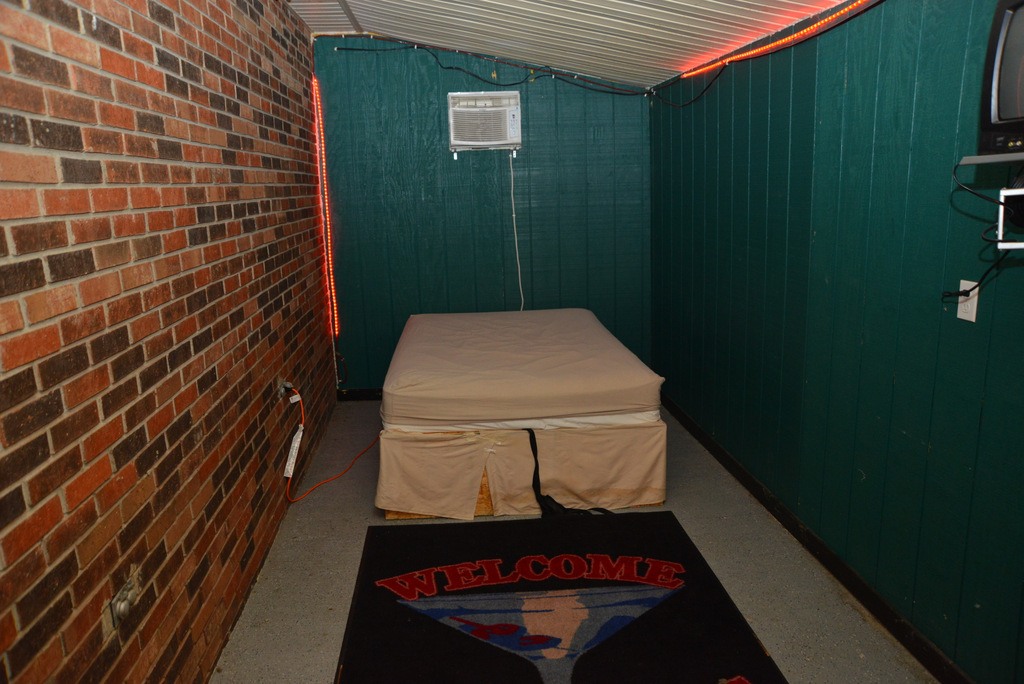 The Riverside Club - Swinger Club in Gallipolis Ferry, United States