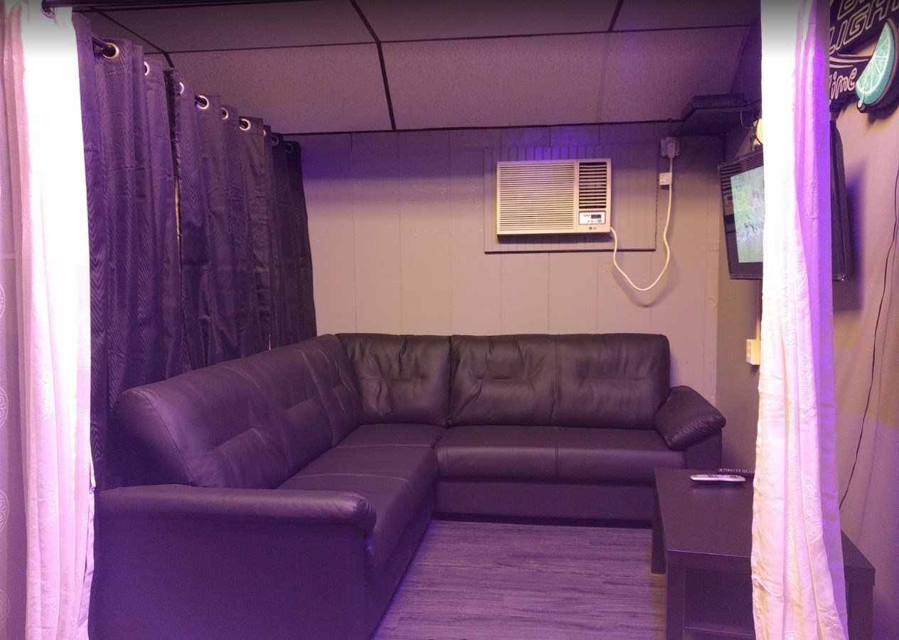 Blush Gentlemen's Club - Nightclub in Garfield, United States