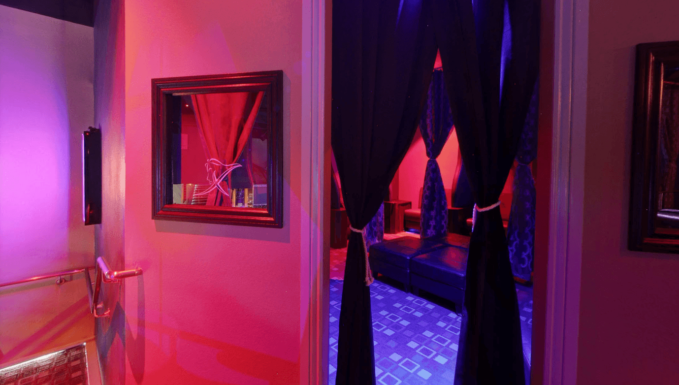 Xplicit Showclub - Nightclub in Glendale, United States