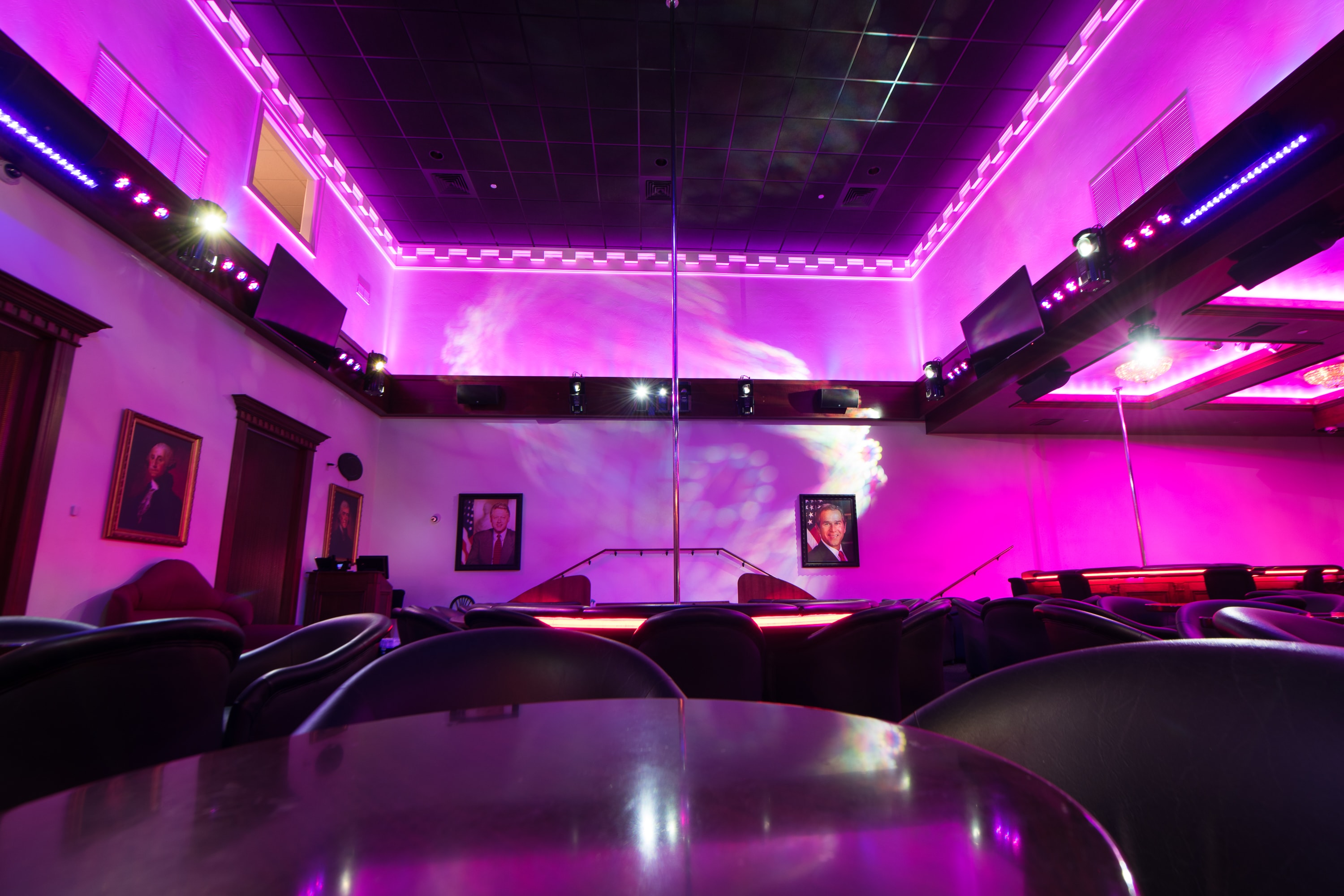 Oval Office Club - Nightclub in Green Bay, United States