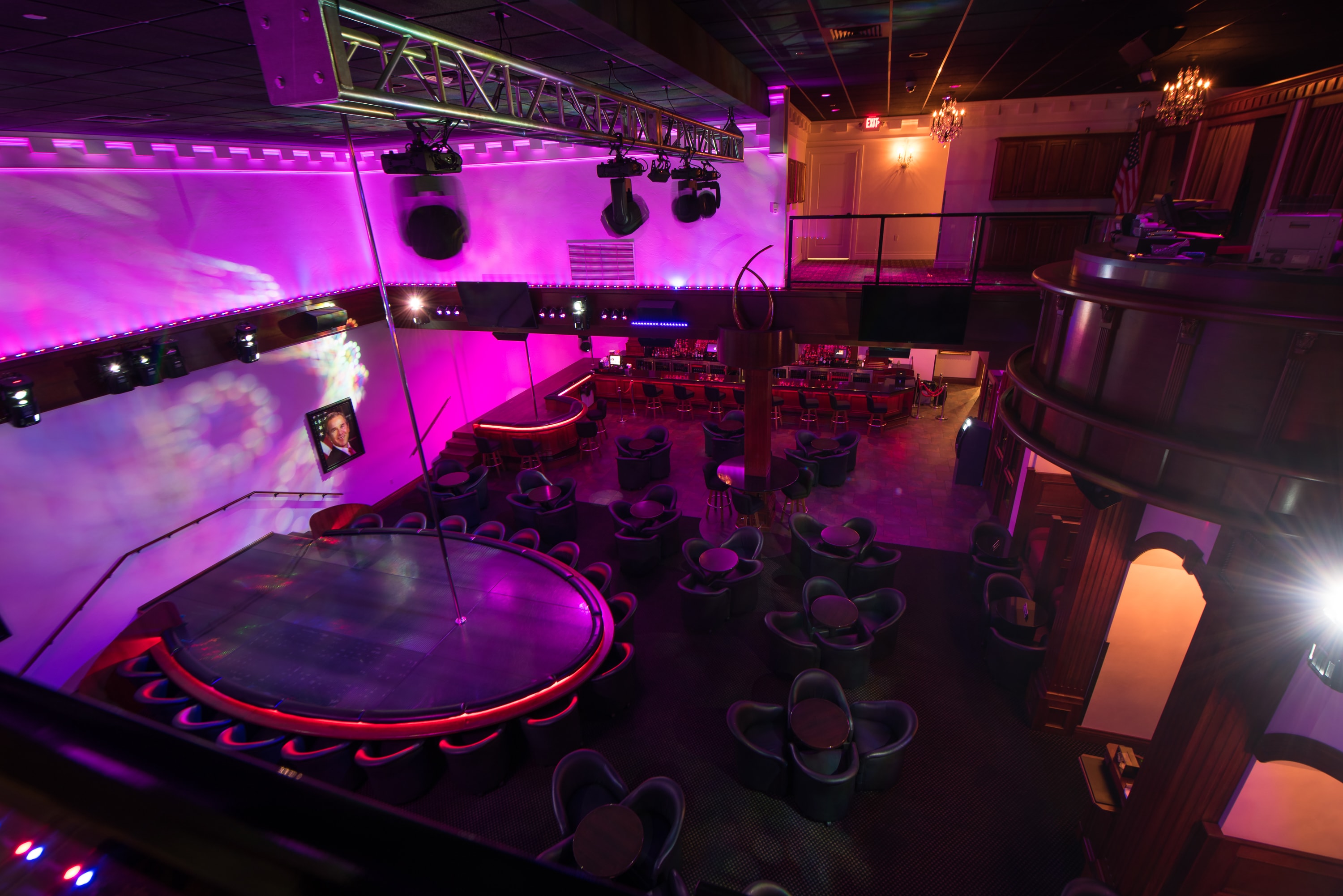 Oval Office Club - Nightclub in Green Bay, United States