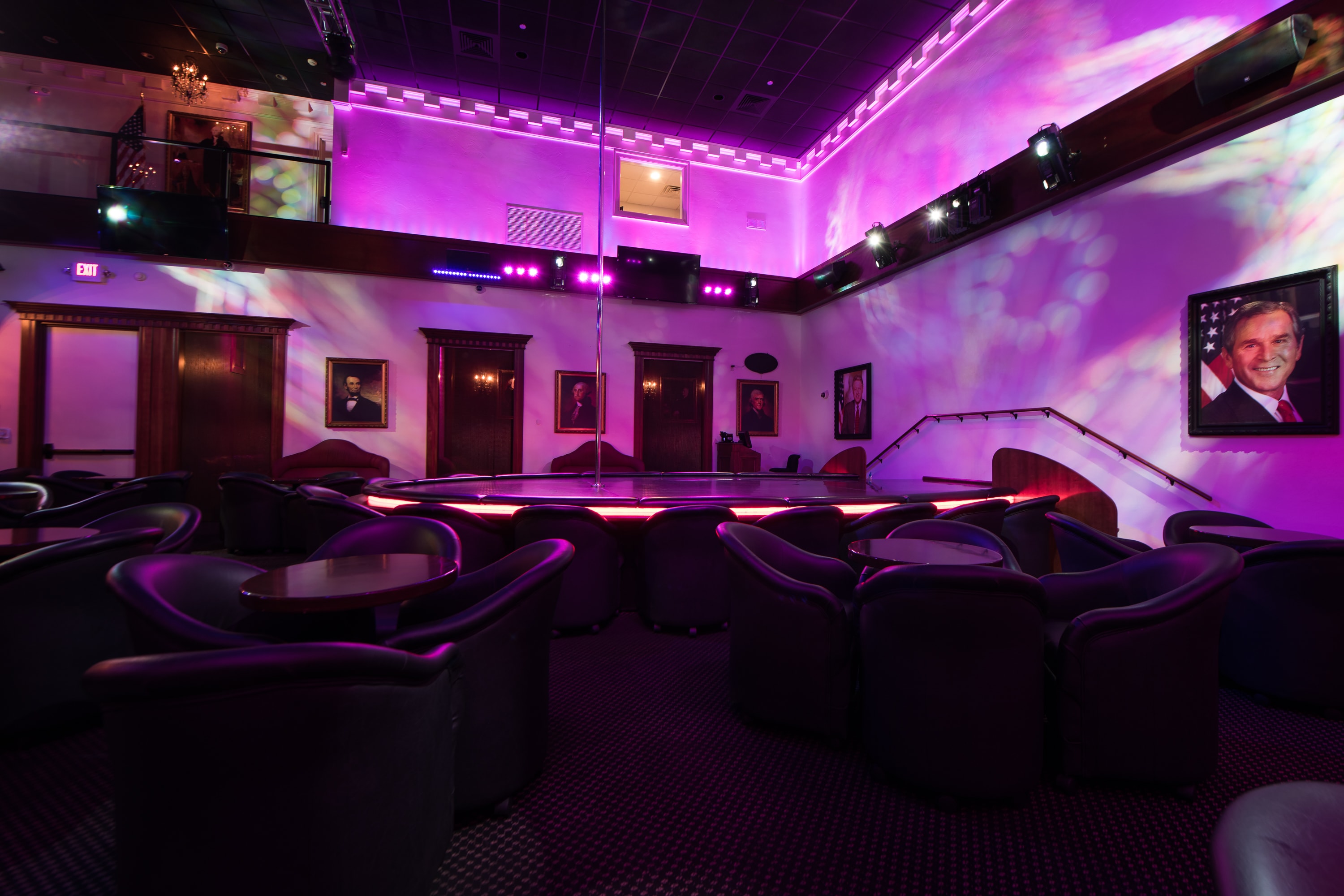 Oval Office Club - Nightclub in Green Bay, United States
