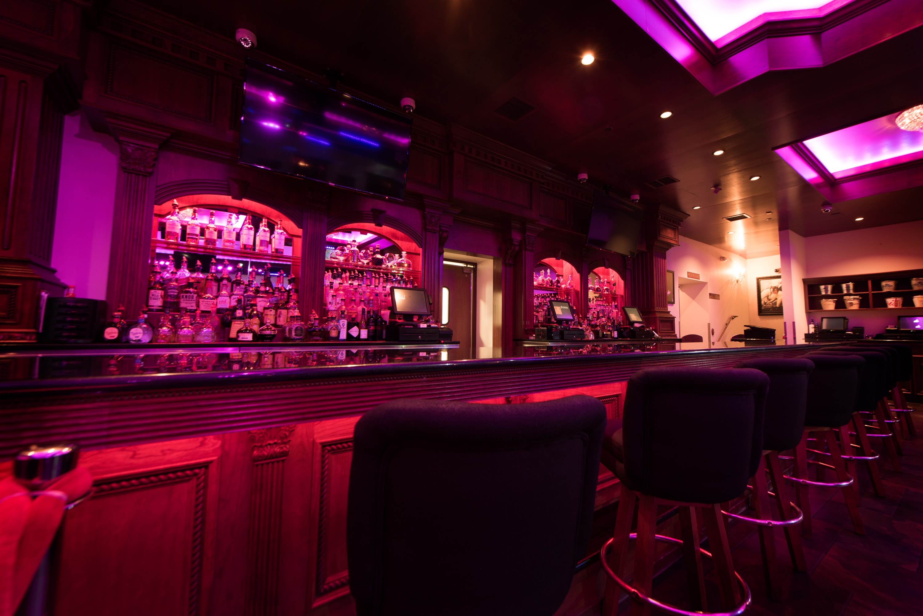 Oval Office Club - Nightclub in Green Bay, United States