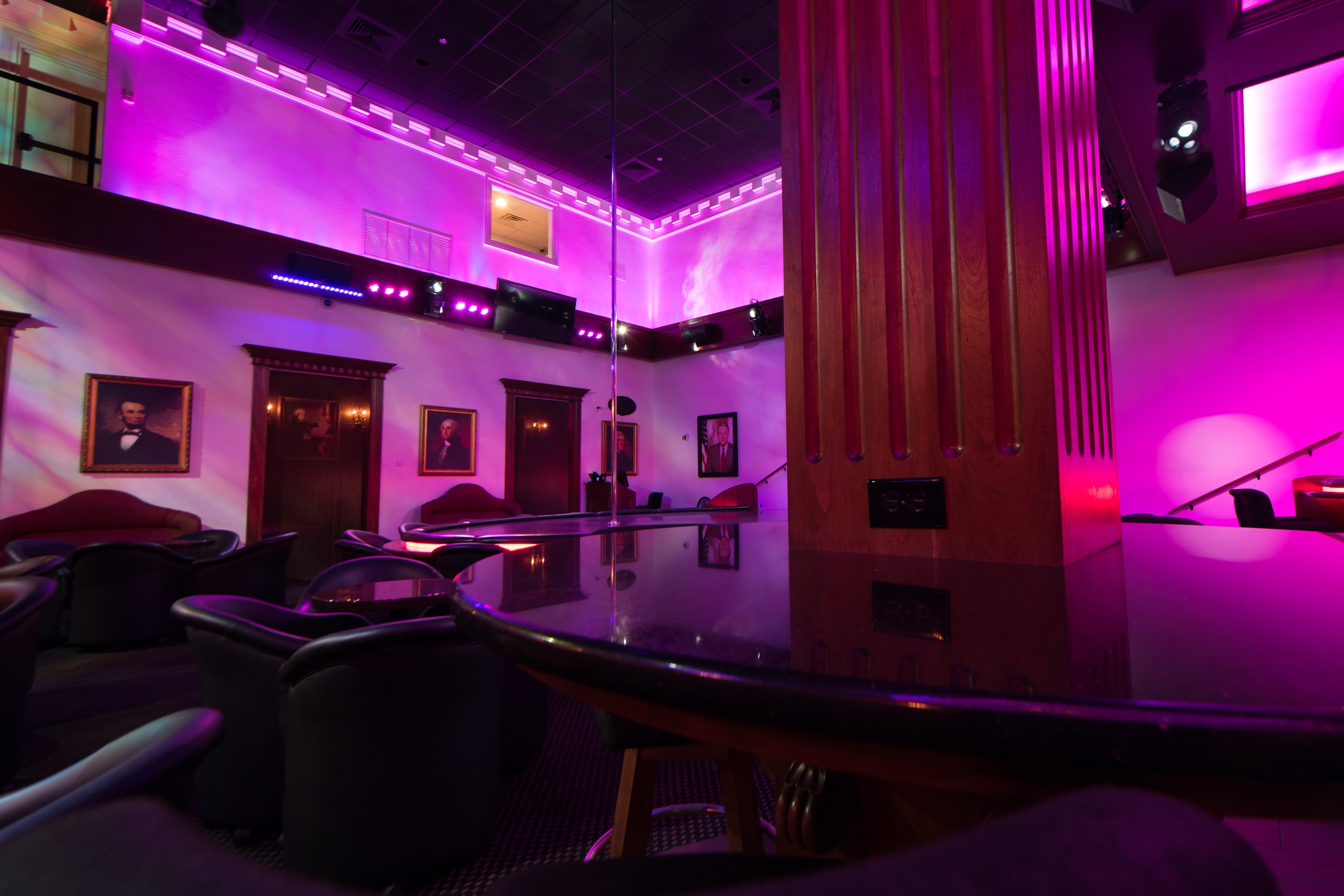 Oval Office Club - Nightclub in Green Bay, United States