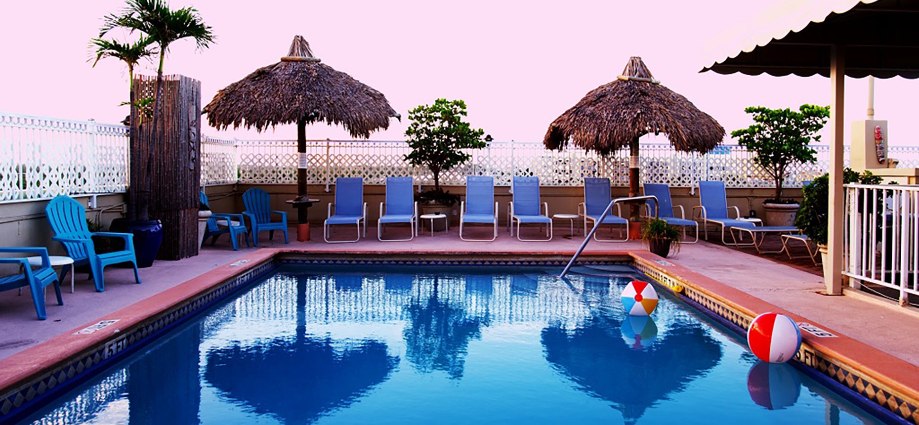 Rooftop Resort - Fkk in Hollywood, United States