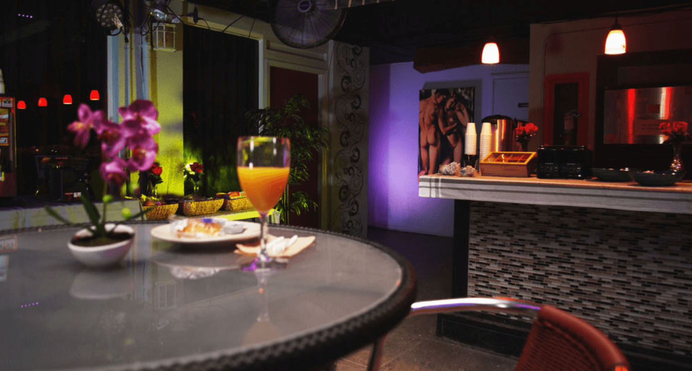 Rooftop Resort - Fkk in Hollywood, United States