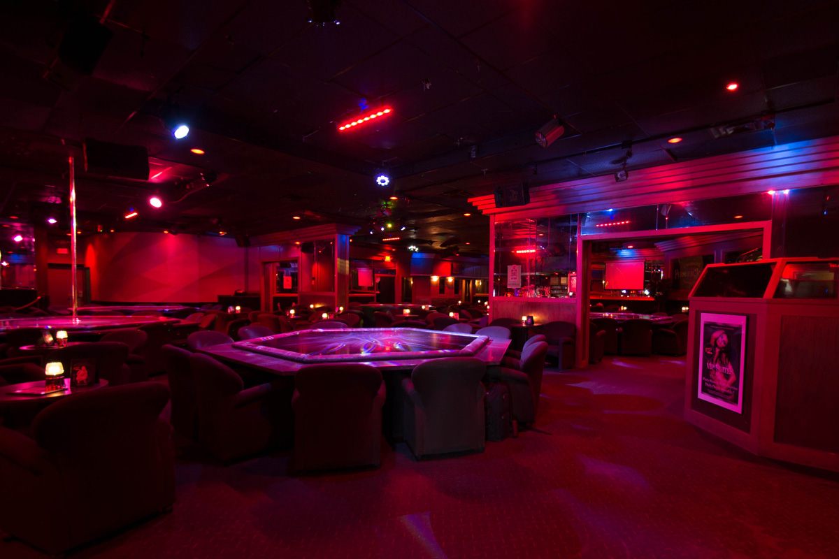 PT's Show Club Indianapolis - Nightclub in Lawrence, United States
