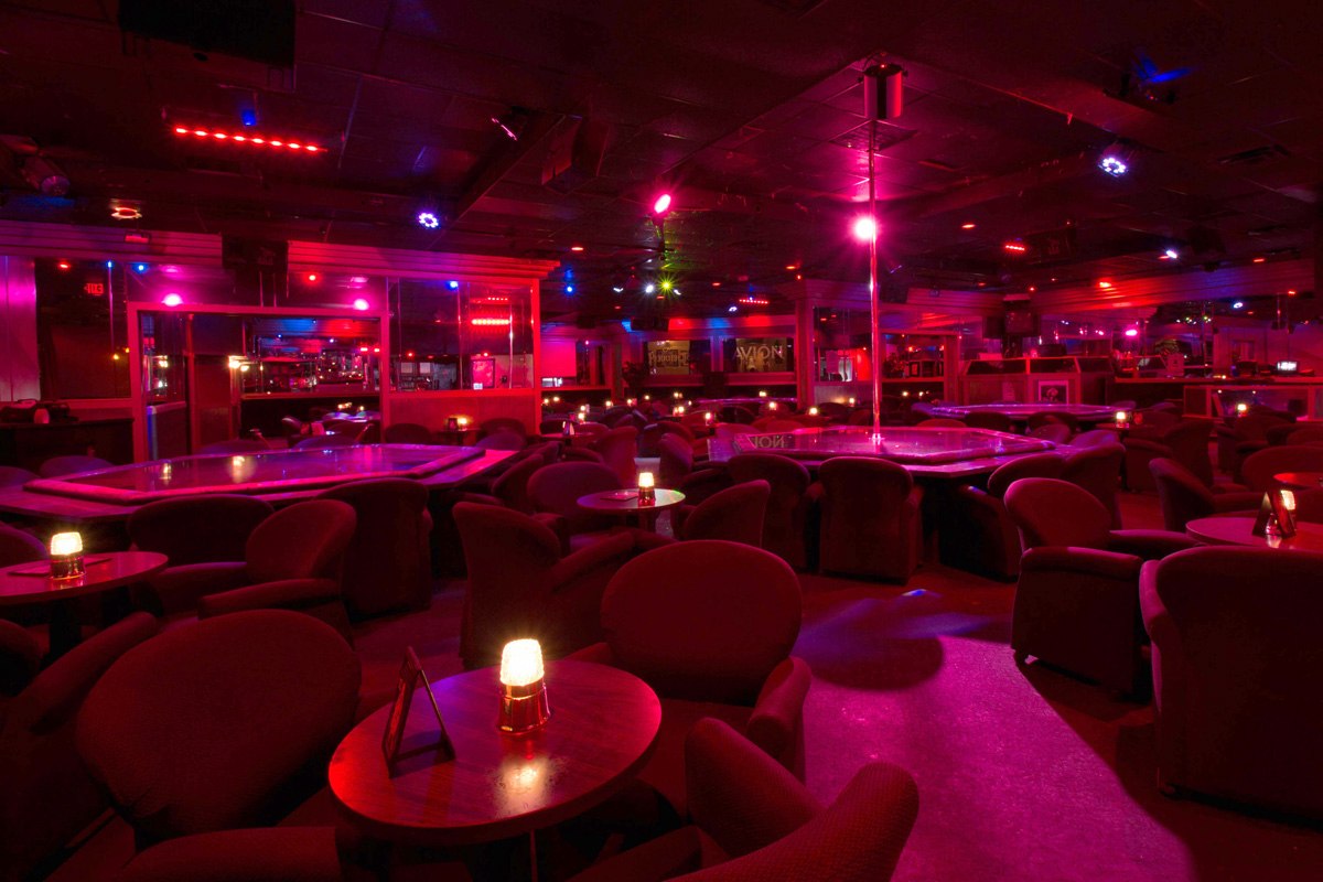 PT's Show Club Indianapolis - Nightclub in Lawrence, United States