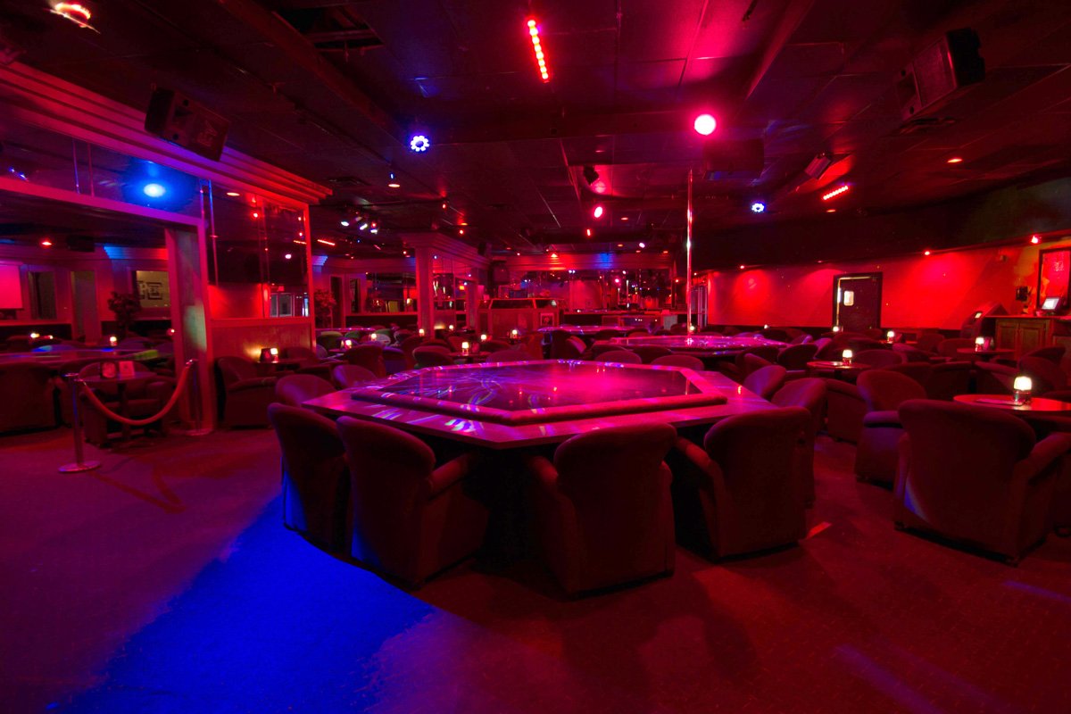 PT's Show Club Indianapolis - Nightclub in Lawrence, United States