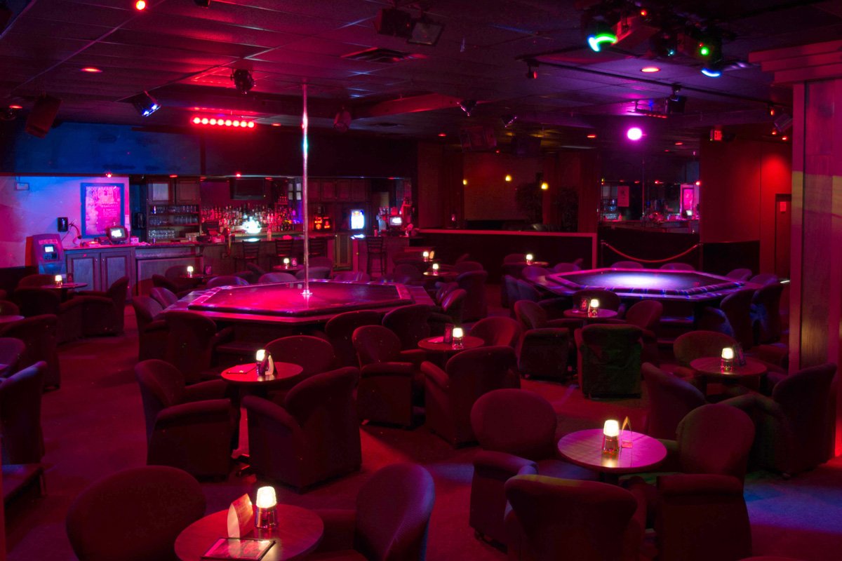 PT's Show Club Indianapolis - Nightclub in Lawrence, United States