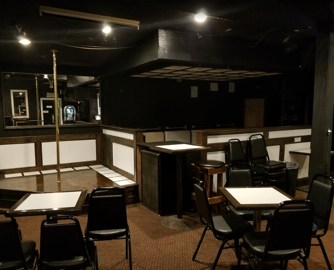 The Outhouse - Nightclub in Lawrence, United States
