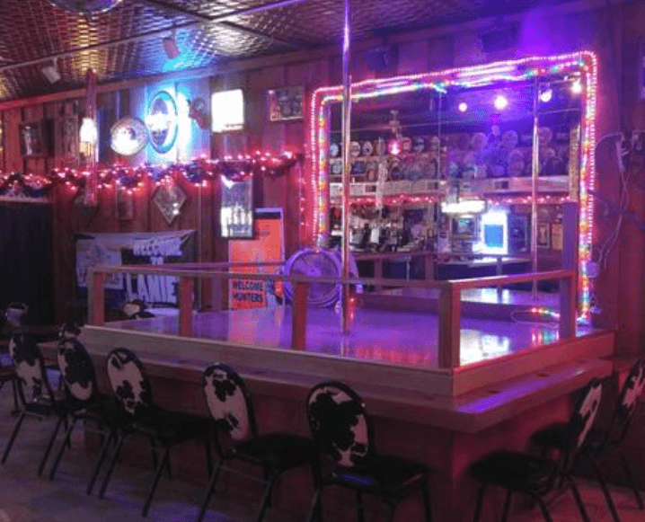 Lanie's Bar - Nightclub in Lesterville, United States