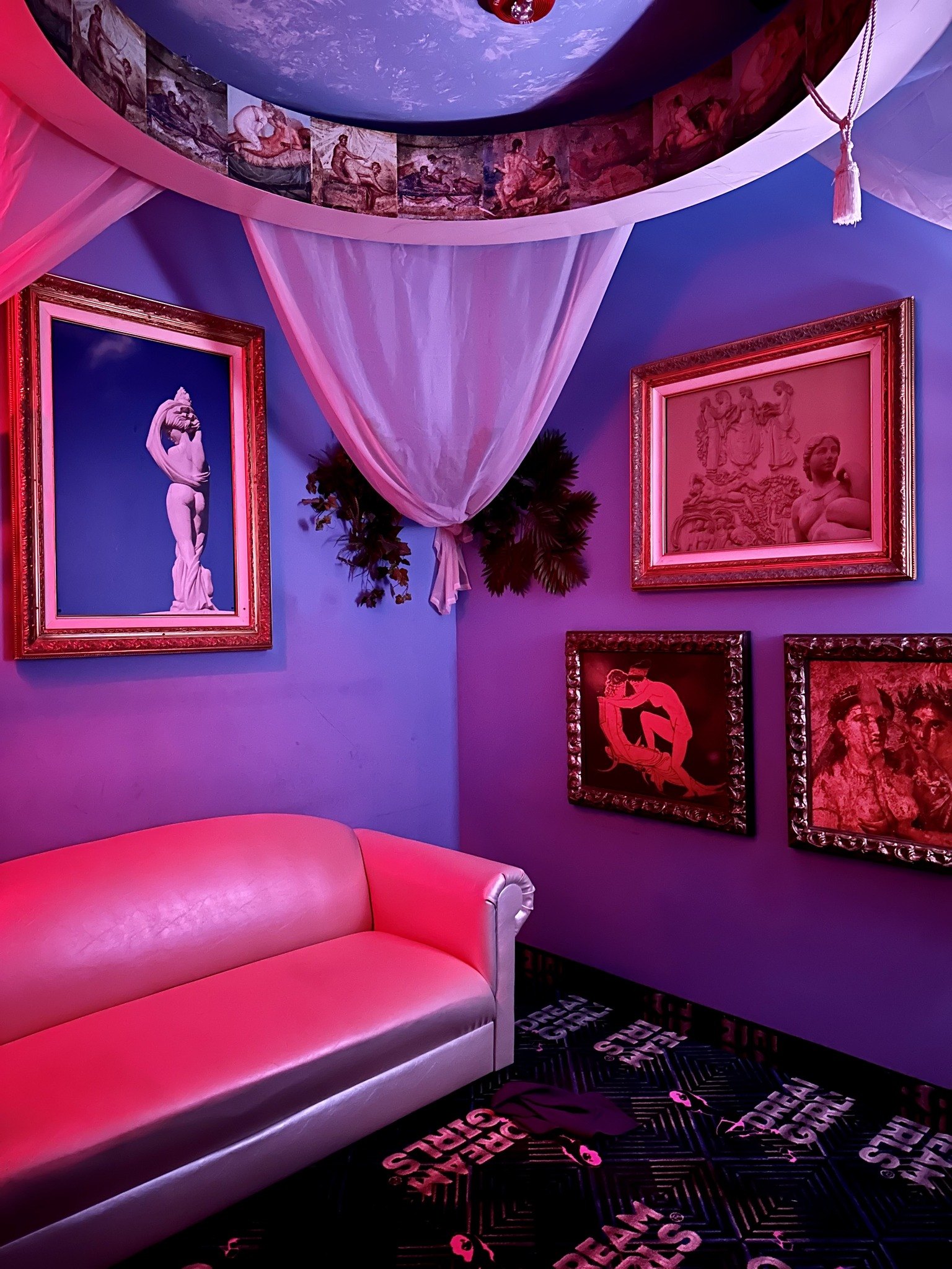 Dream Girls - Nightclub in Lincoln Park, United States