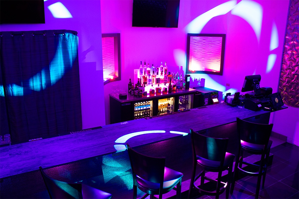 Crazy Horse Gentlemen's Club - Nightclub in Lockhart, United States