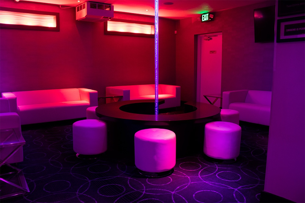 Crazy Horse Gentlemen's Club - Nightclub in Lockhart, United States