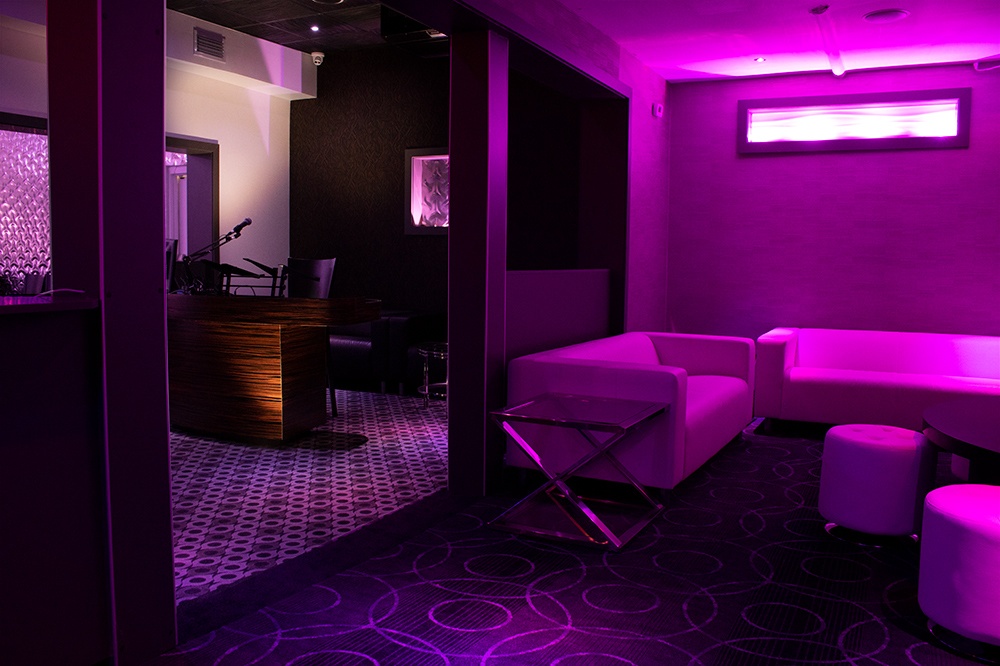 Crazy Horse Gentlemen's Club - Nightclub in Lockhart, United States