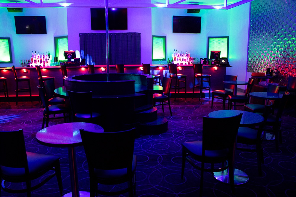 Crazy Horse Gentlemen's Club - Nightclub in Lockhart, United States