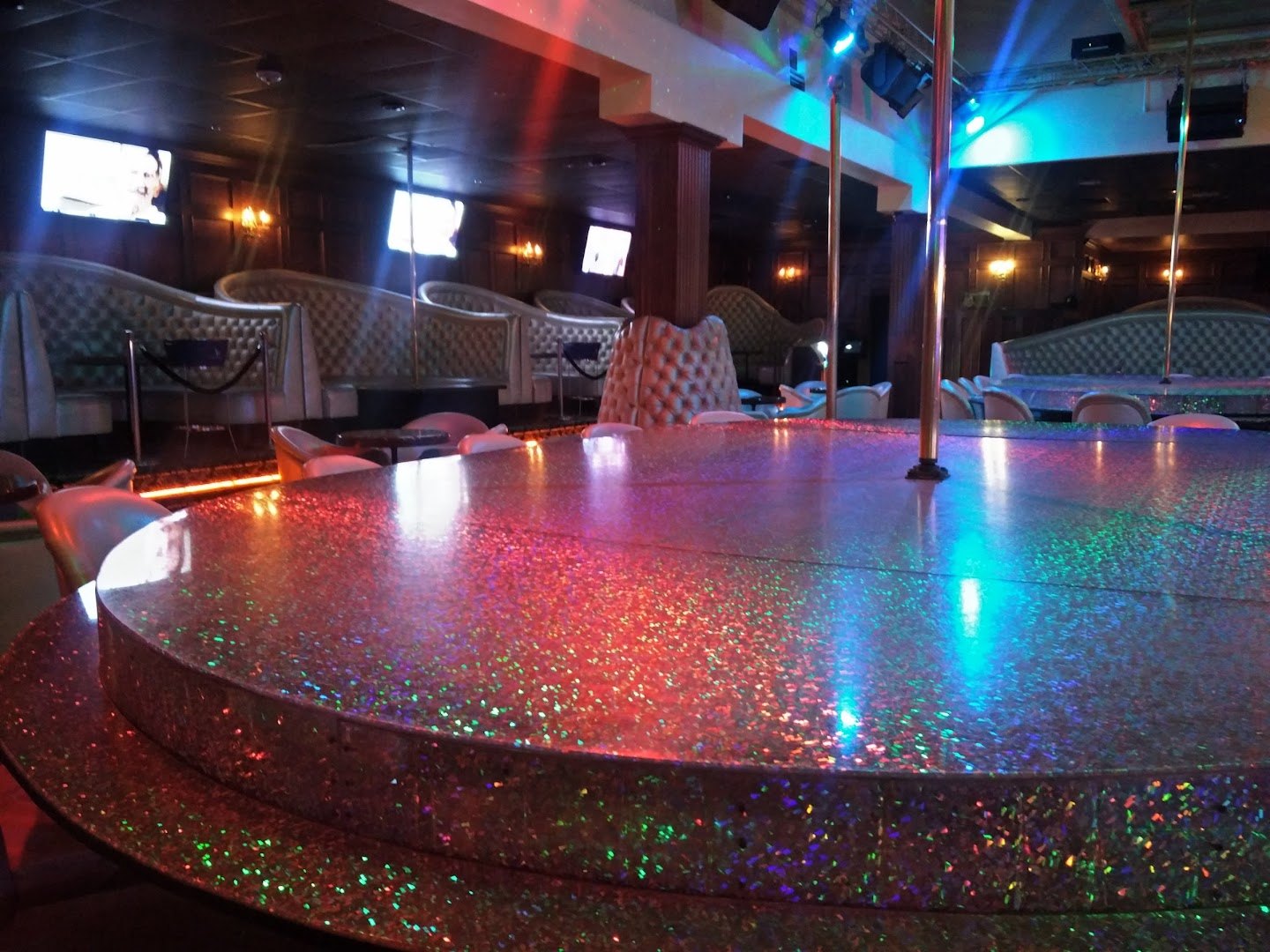 Deja Vu On Main - Nightclub in Los Angeles, United States