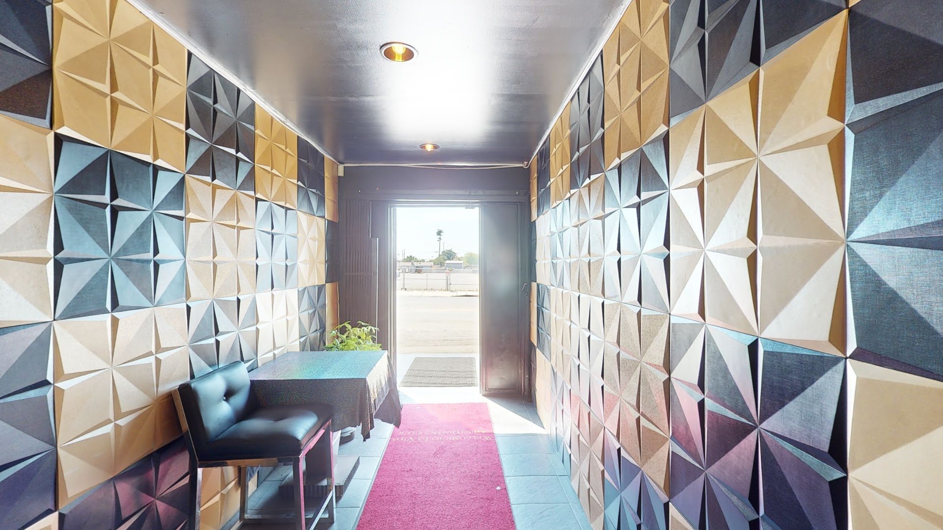 La Vida Gentlemen's Club - Nightclub in Los Angeles, United States